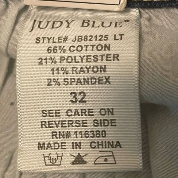 Judy Blue NWT Distressed Skinny Fit Jean Light Blue Size 32 - Picture 15 of 16
